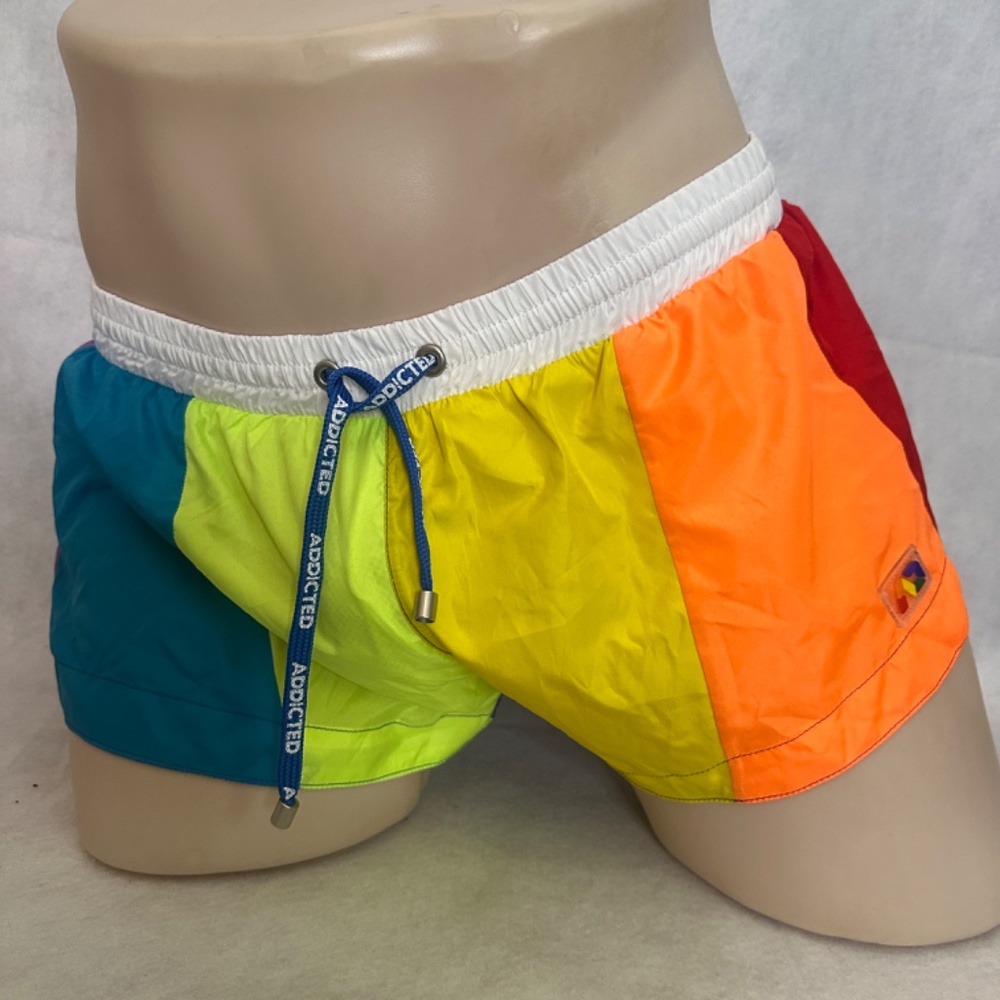 Addicted Swim Trunks XL runs small 36" waist 2" inseam 100% polyester - Picture 4 of 5